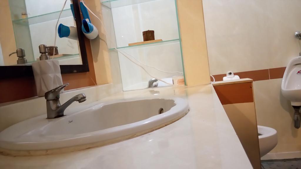 E&G Guest House Bangkok Ngoại thất bức ảnh